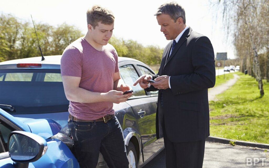 Car accident drivers exchange information