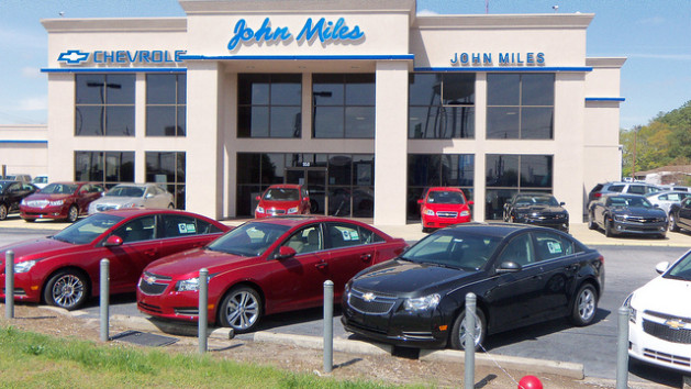 Exterior photo of Ford Dealership