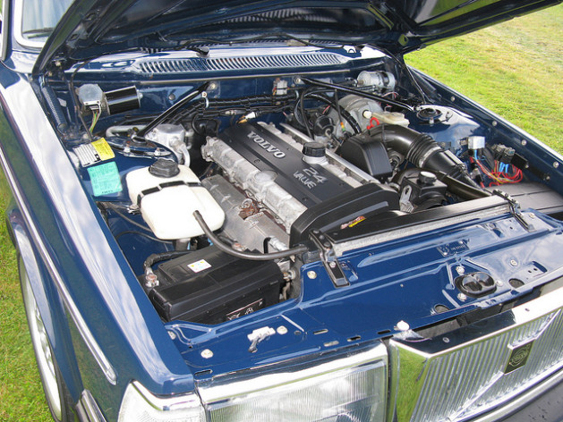 Volvo 240 engine