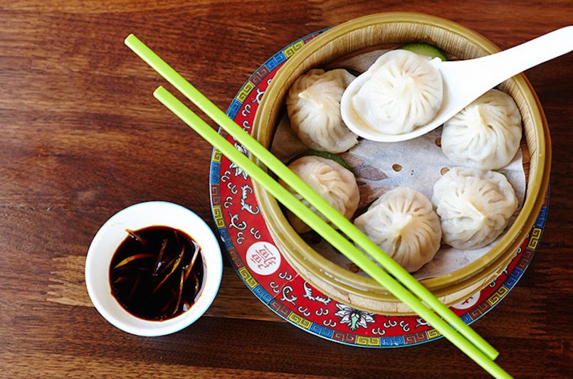 steamed chinese dumplings in bamboo steamer