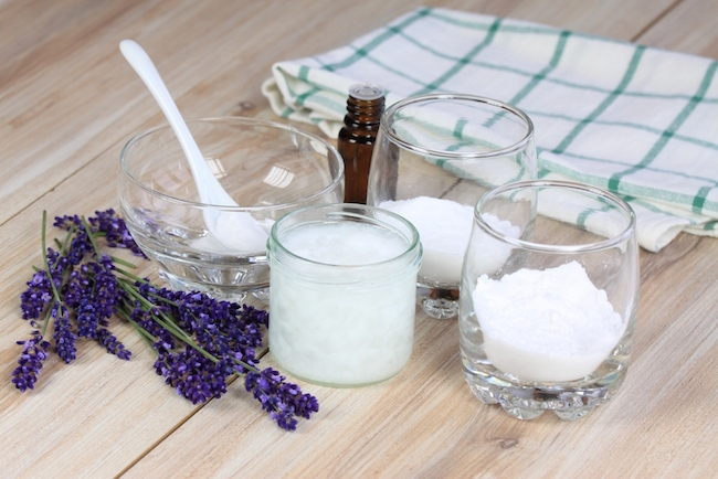 Homemade deodorant made from coconut oil, sodium bicarbonate, starch and lavender flavor