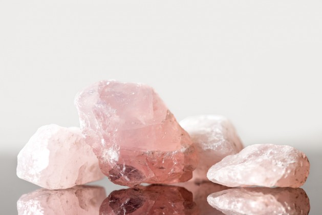 Rose quartz uncut, crystal healing for love and heart, reflections
