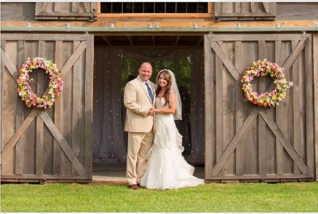 Spring barn wedding pictures