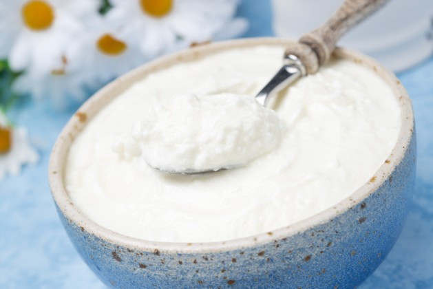 homemade-natural-yoghurt-in-a-bowl-close-up-horizontal